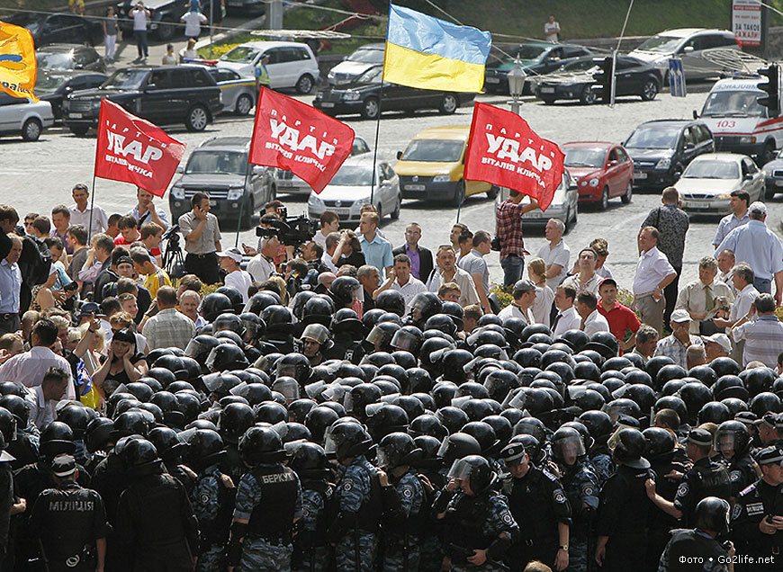 Массовые антиправительственные демонстрации в Киеве не отвернули российских туристов